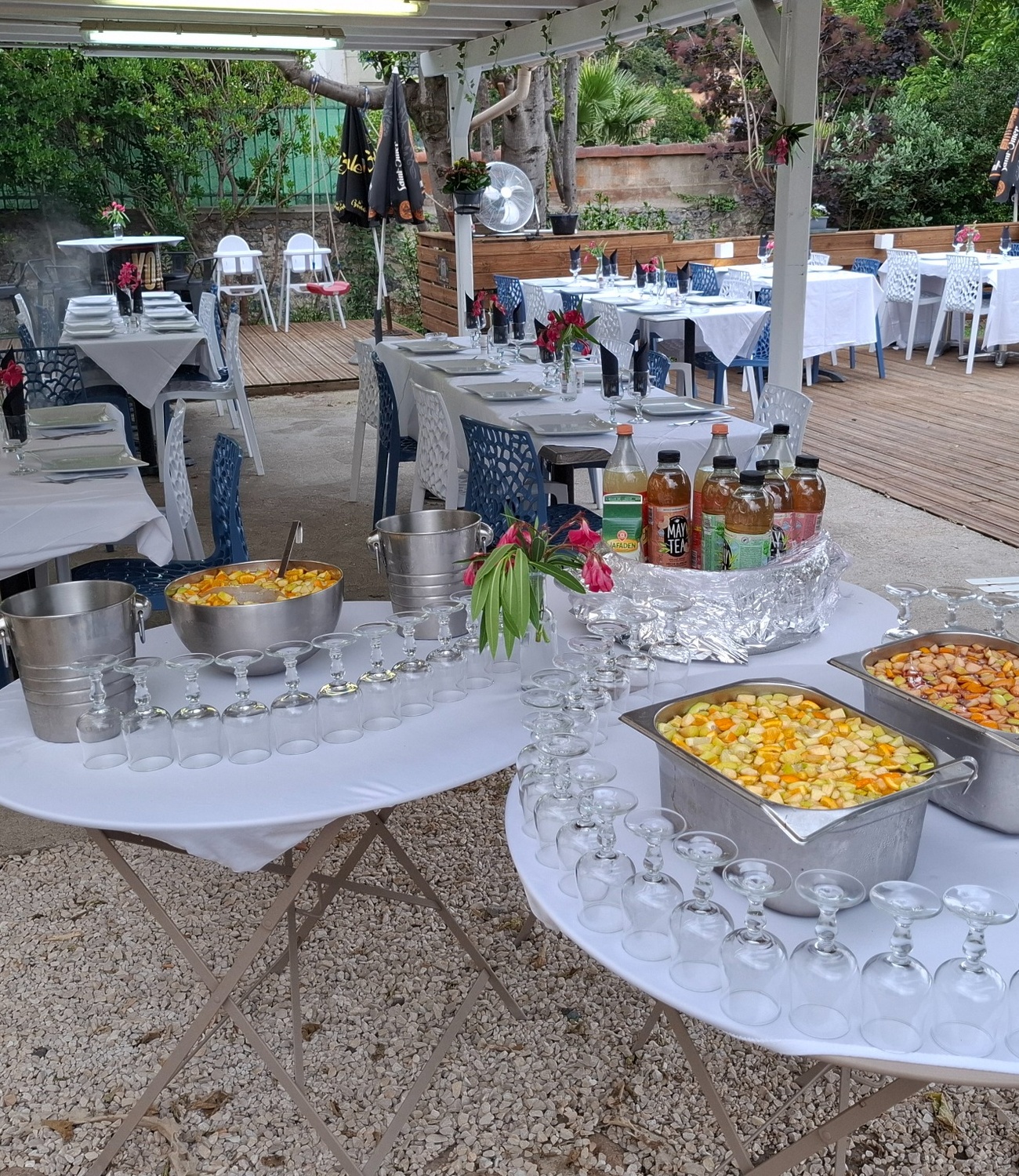L'apéritif a constitué un véritable temps de rencontre, favorisant les discussions, le partage d'expériences et l'interconnaissance entre professionnels de santé.